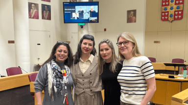 Geneviève Raîche-Savoie entourée du jury