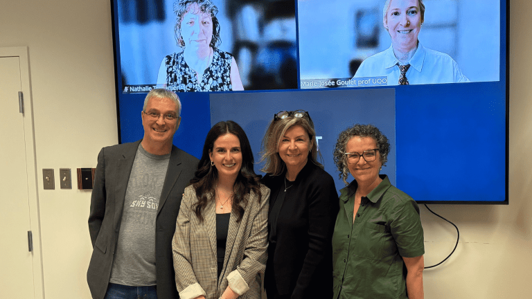De gauche à droite: Éric Frenette, Marie-Pier Duchaine, Nancy Gaudreau et Line Massé. À l'écran: Nathalie Trépanier et Marie-Josée Goulet.